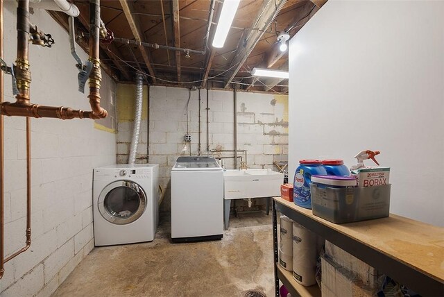 426 Oliver Dr, White Oak, PA 15131 - laundry room with washing machine and clothes dryer
