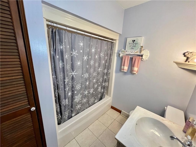 full bathroom featuring tile patterned floors, a sink, shower / bath combination with curtain, and baseboards