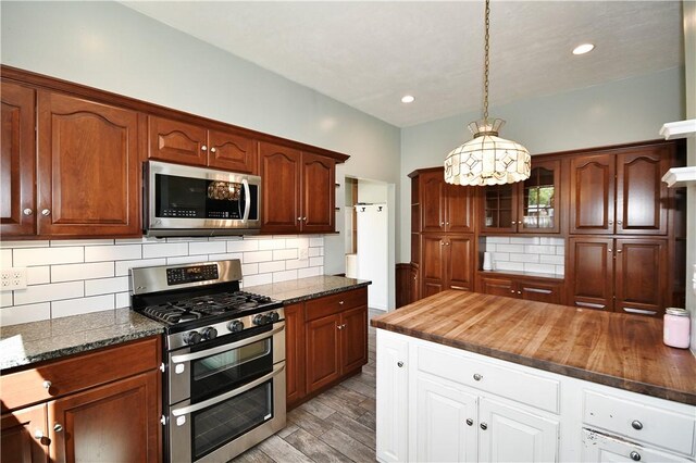 918 Arlington Prt, Vue, PA 15133 - kitchen with appliances with stainless steel finishes, decorative backsplash, pendant lighting, light wood-style flooring, and glass insert cabinets