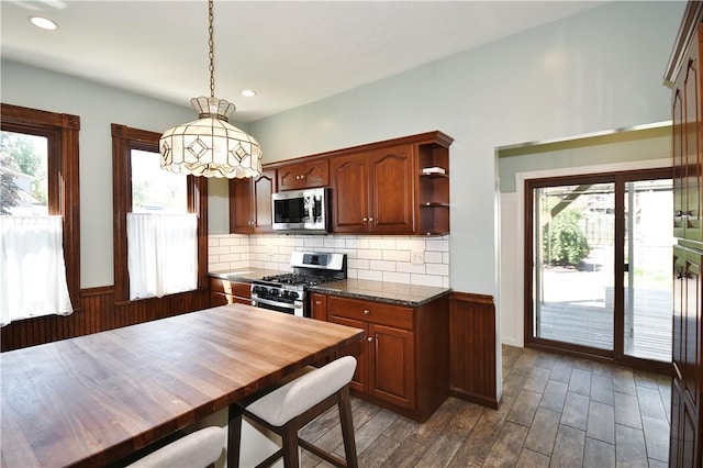 918 Arlington Prt, Vue, PA 15133 - kitchen with stainless steel appliances, plenty of natural light, tasteful backsplash, pendant lighting, and recessed lighting