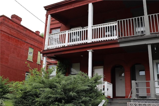 518 Middle Ave, Wilmerding, PA 15148 - view of front facade featuring a balcony
