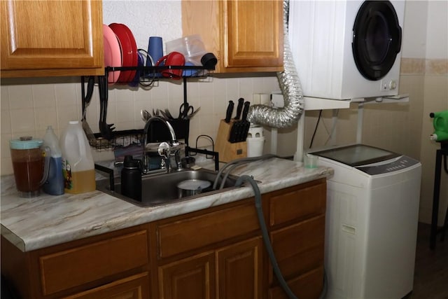 518 Middle Ave, Wilmerding, PA 15148 - laundry area featuring cabinet space and washer / dryer