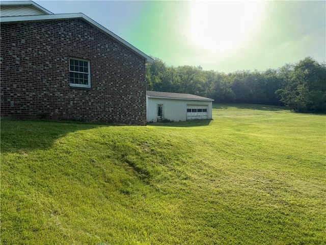 18 Finnin Rd, Allegheny Twp Wml, PA 15068 - view of green lawn with a garage