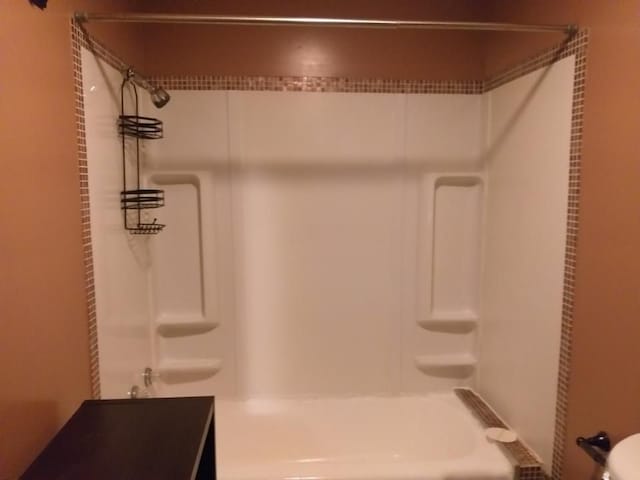 41 Sylvia Ave, Ross Twp, PA 15214 - bathroom with bathing tub / shower combination
