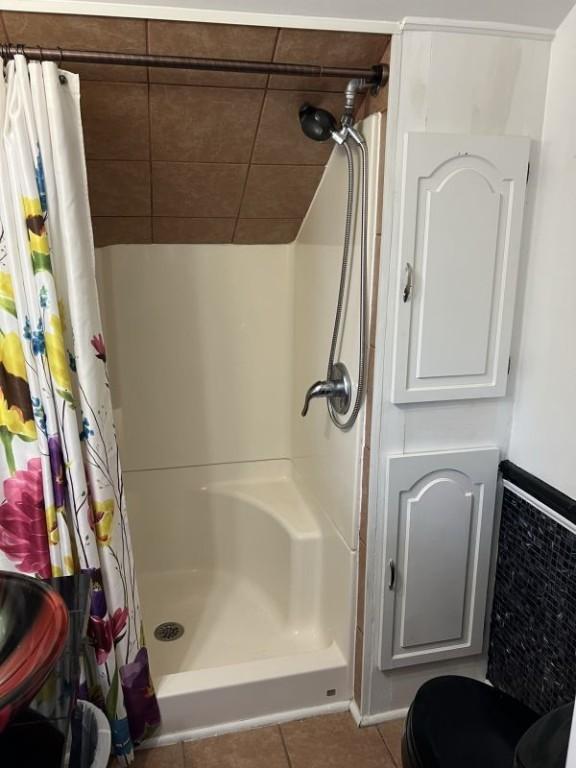 41 Sylvia Ave, Ross Twp, PA 15214 - bathroom featuring a shower stall and tile patterned flooring