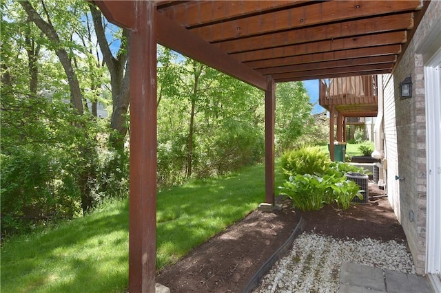 view of grassy yard featuring central AC