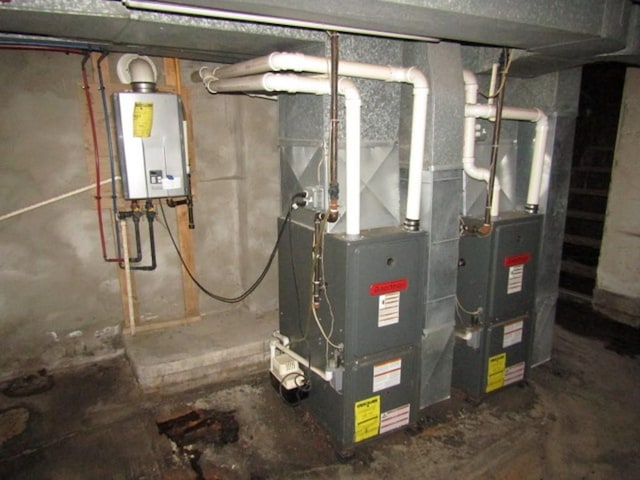 2101 Wharton St, South Side, PA 15203 - utilities featuring water heater and heating unit