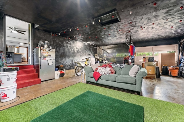living room featuring finished concrete flooring and a ceiling fan