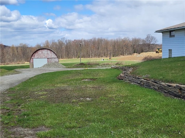 view of green lawn
