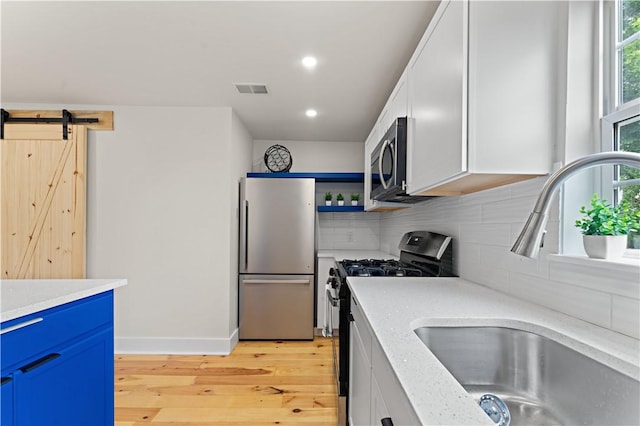 23 Saint Thomas St, South Side, PA 15203 - kitchen with stainless steel appliances, a sink, light wood-type flooring, decorative backsplash, and recessed lighting
