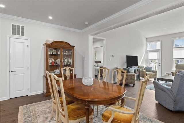 dining room with dark wood-style floors, ornamental molding, recessed lighting, and baseboards