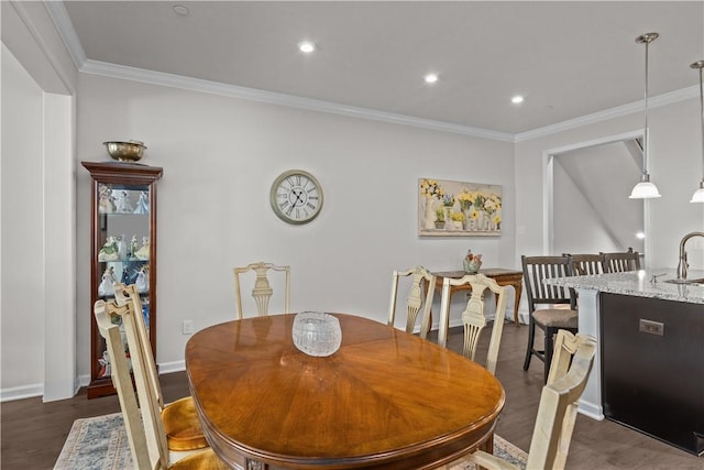 dining space with dark wood-type flooring, crown molding, baseboards, and recessed lighting