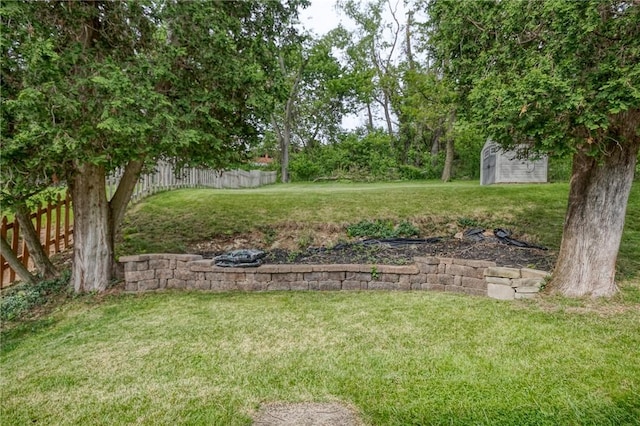 815 Londonderry Dr, Castle Shannon, PA 15234 - view of yard featuring an outbuilding and a storage shed
