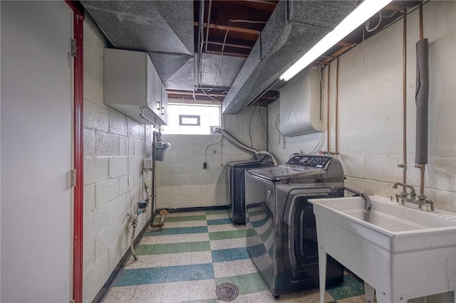 815 Londonderry Dr, Castle Shannon, PA 15234 - laundry room featuring light floors, washer and clothes dryer, and concrete block wall