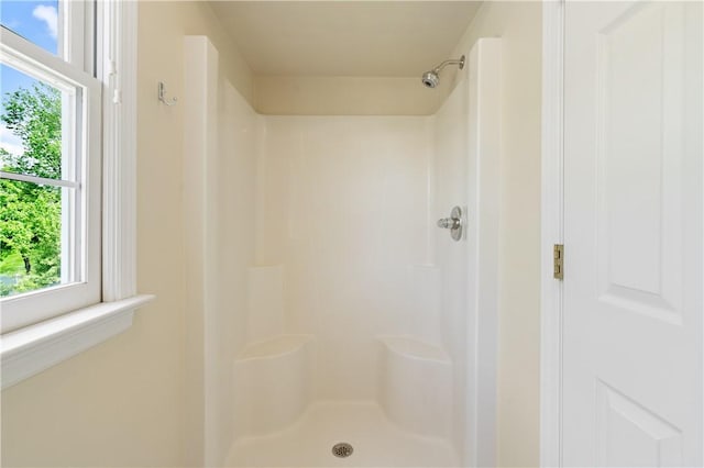 815 Kira Cir, Cranberry Twp, PA 16066 - full bathroom with a shower
