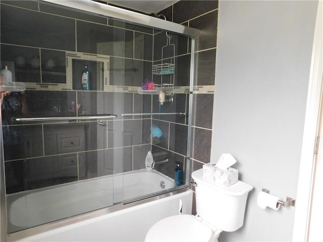 full bath featuring toilet and enclosed tub / shower combo