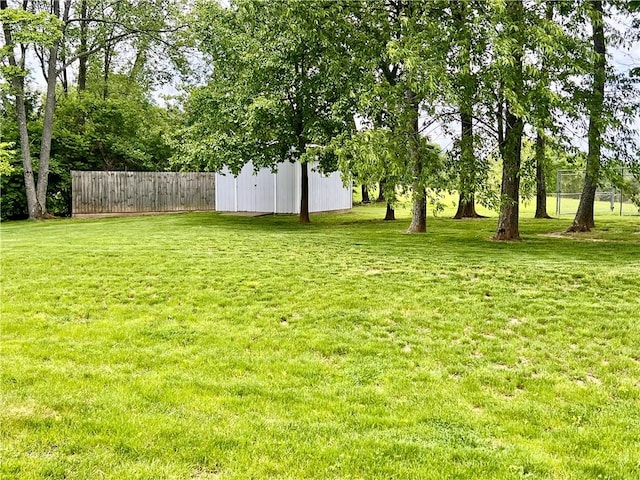view of yard with an outdoor structure