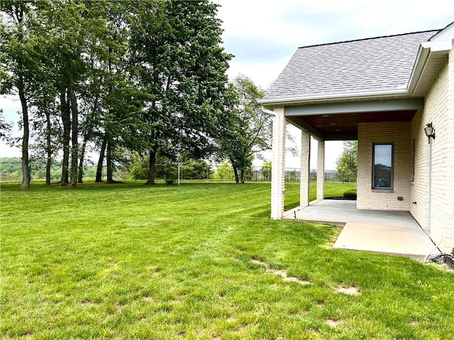 view of yard featuring a patio