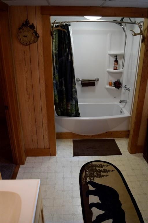 333 Baum Rd, Derry Twp, PA 15627 - full bath featuring tile patterned floors and shower / tub combo with curtain