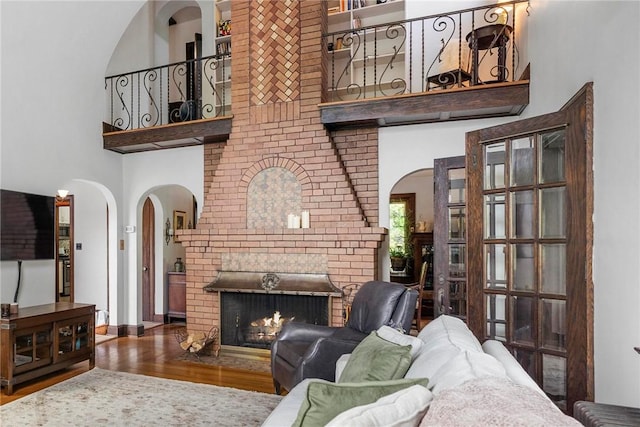 218 Barth Ave, Mt Lebanon, PA 15228 - living area with arched walkways, a high ceiling, wood finished floors, a fireplace, and baseboards