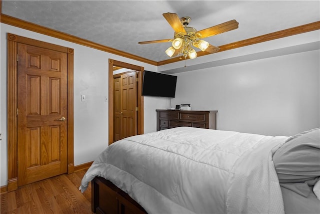 1265 Norberry Ct Unit 18, Cranberry Twp, PA 16066 - bedroom featuring wood finished floors, baseboards, a ceiling fan, and ornamental molding