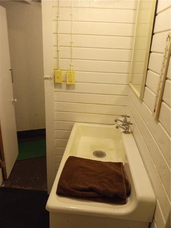 81 Allen St, Allentown, PA 15210 - full bathroom with a stall shower and a sink