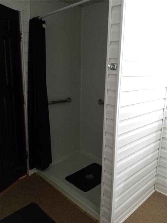 81 Allen St, Allentown, PA 15210 - bathroom with a shower stall
