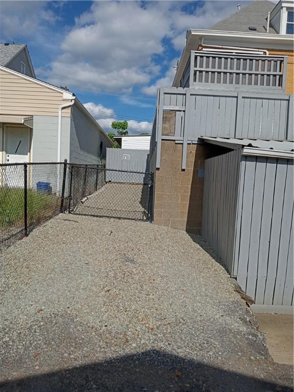 81 Allen St, Allentown, PA 15210 - view of side of home