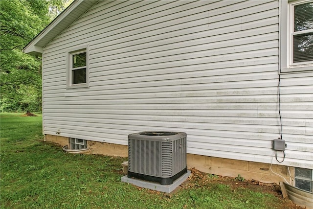 1196 Rutledge Rd, Pymatuning Twp, PA 16154 - view of side of home featuring cooling unit and a yard