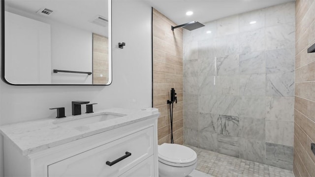 130 Prospect St, Mt Washington, PA 15211 - full bathroom featuring toilet, vanity, tiled shower, and recessed lighting