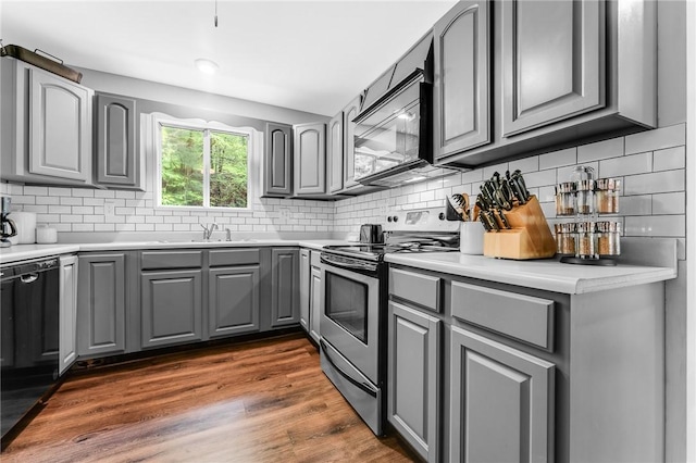 431 Mount Morris Rd, Kirby/Mtmorris, PA 15349 - kitchen featuring gray cabinetry, black appliances, decorative backsplash, and dark wood-type flooring