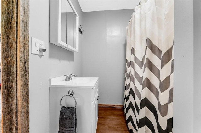 431 Mount Morris Rd, Kirby/Mtmorris, PA 15349 - bathroom with wood finished floors, vanity, and curtained shower