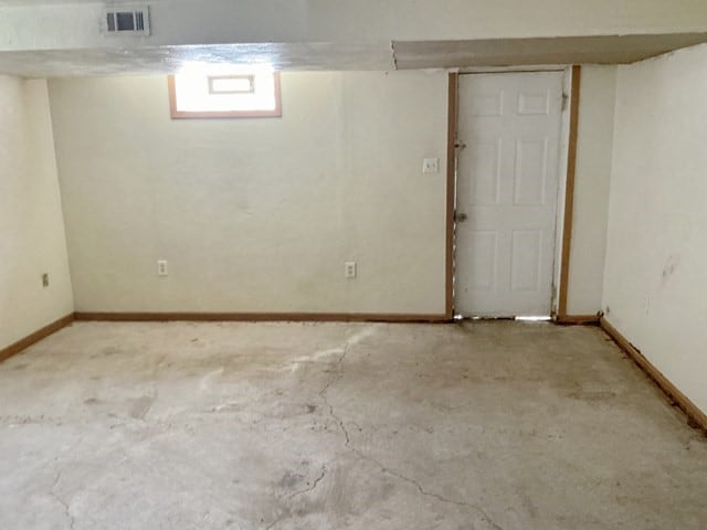13 Schoen St, Mckees Rocks, PA 15136 - below grade area with baseboards