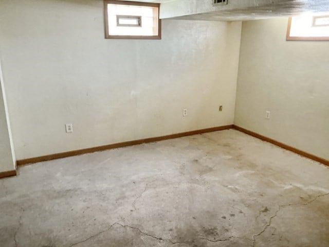 13 Schoen St, Mckees Rocks, PA 15136 - basement with baseboards