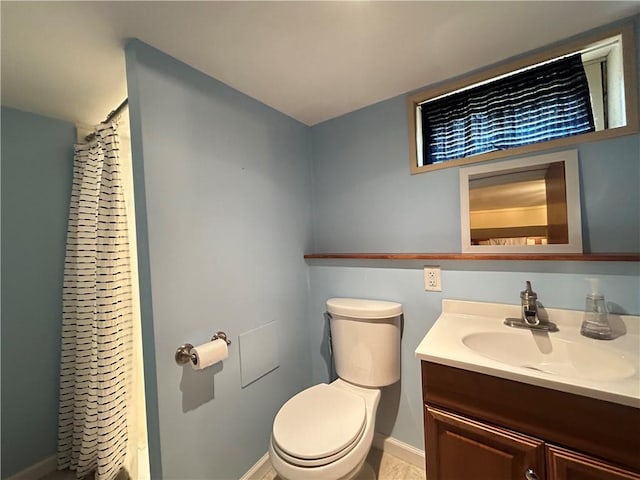 508 Woodside Rd, Forest Hills Boro, PA 15221 - bathroom featuring toilet, vanity, baseboards, and curtained shower