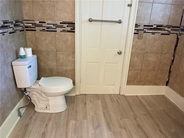 218 S Mercer, Linesville Boro, PA 16424 - bathroom with wood finished floors, toilet, and tile walls