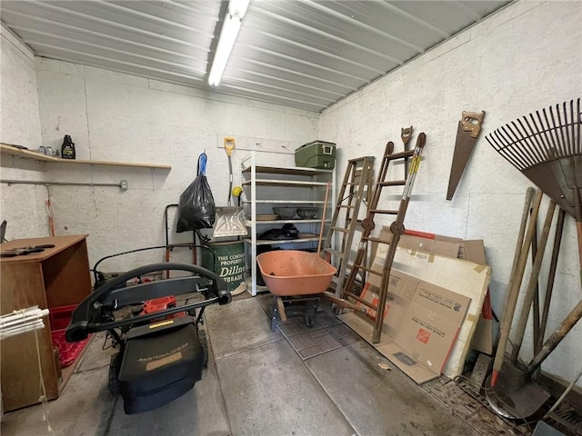 643 Laurel Summit Rd, Jenner Twp, PA 15531 - view of garage