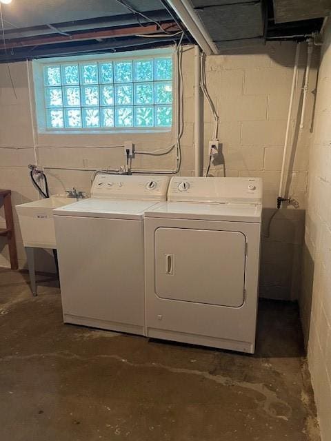 6729 Highland Ave, Union Twp Wsh, PA 15332 - washroom featuring independent washer and dryer