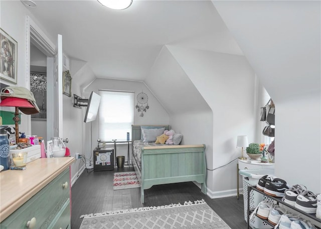 5408 Beacon St, Squirrel Hill, PA 15217 - bedroom featuring dark wood-style flooring, vaulted ceiling, and baseboards