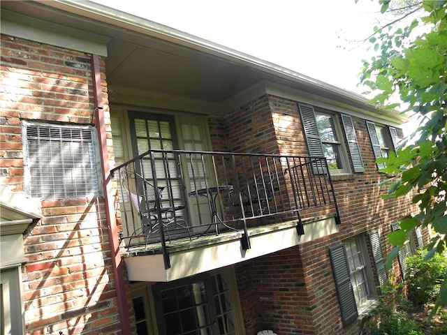 1080 Chatham Park Dr Unit F, Scott Twp Sal, PA 15216 - view of home's exterior with brick siding and a balcony