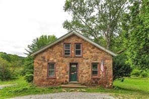 2505 Parkwood Rd, Armstrong/Shelocta, PA 15774 - view of front of house with stone siding and a front lawn