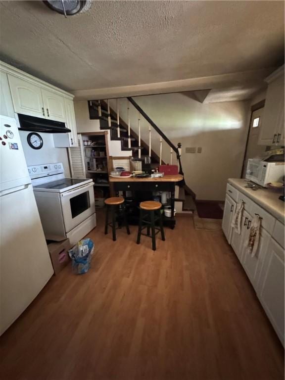 300 N Ave, Midway, PA 15060 - kitchen with white appliances, light wood-type flooring, white cabinetry, under cabinet range hood, and a textured ceiling