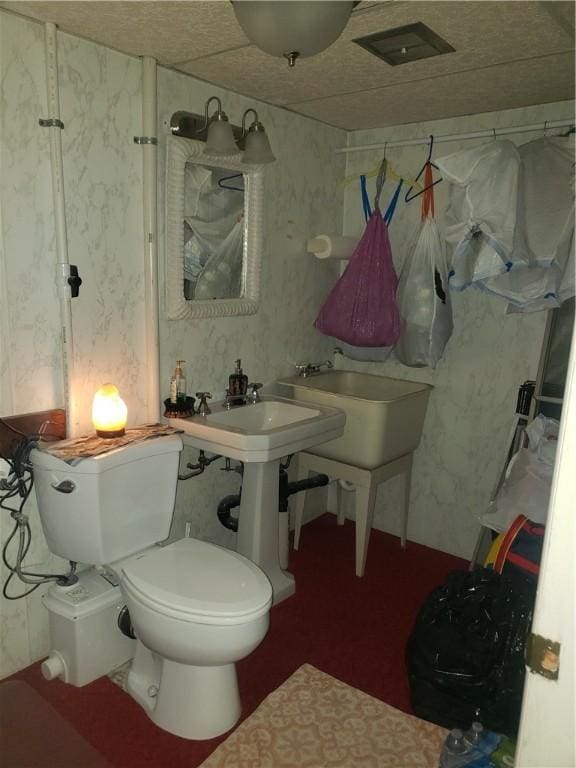 2381 Lake Rd, Jefferson Twp Mer, PA 16150 - bathroom featuring toilet