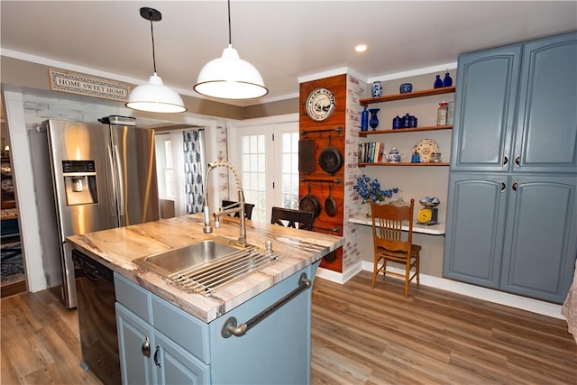 545 Roseland Ave, Ross Twp, PA 15214 - kitchen featuring dishwasher, a sink, blue cabinetry, stainless steel fridge with ice dispenser, and recessed lighting