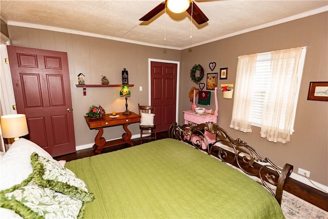 545 Roseland Ave, Ross Twp, PA 15214 - bedroom featuring wood finished floors, ornamental molding, baseboards, and ceiling fan