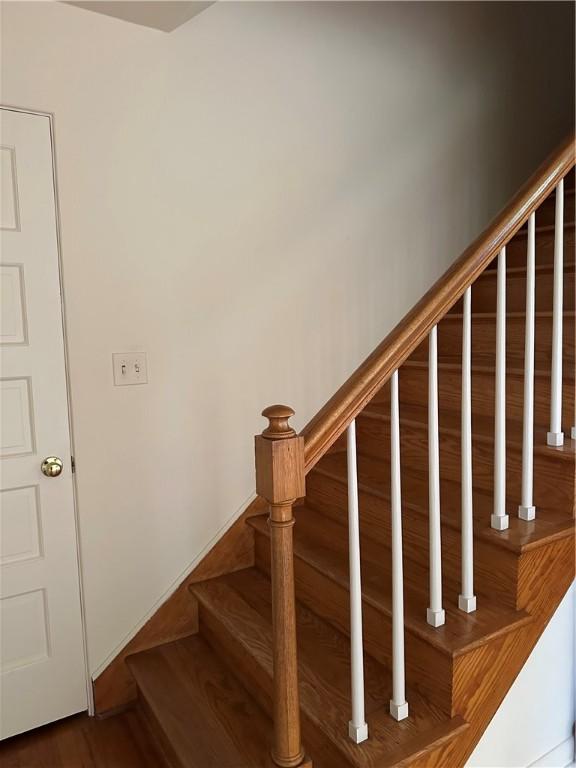 141 Mar Vel Dr, Center Twp But, PA 16001 - view of staircase