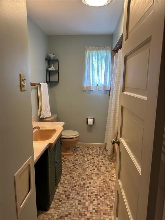 141 Mar Vel Dr, Center Twp But, PA 16001 - full bathroom with toilet, vanity, baseboards, and a shower with shower curtain