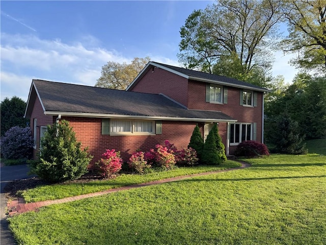 141 Mar Vel Dr, Center Twp But, PA 16001 - traditional-style house with brick siding and a front yard