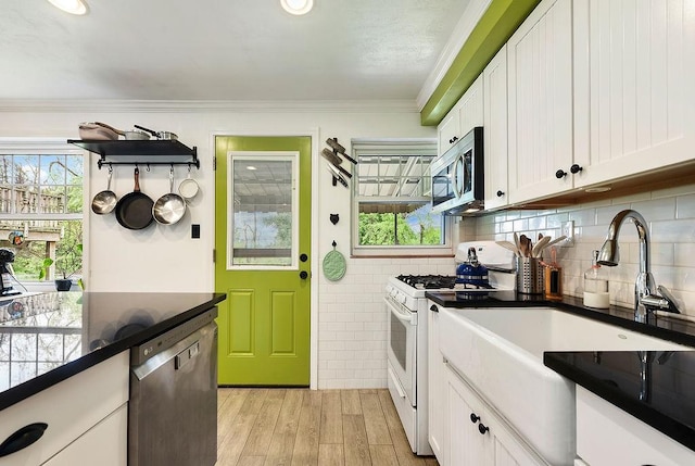 932 Woodbine St, Stanton Heights, PA 15201 - kitchen featuring stainless steel appliances, a sink, white cabinets, light wood-style floors, and crown molding