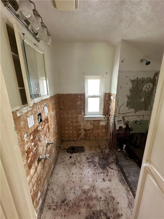 2905 Blackridge Ave, Penn Hills, PA 15235 - bathroom featuring a textured ceiling and wainscoting